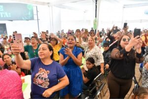 EL GOBERNADOR RICARDO GALLARDO CELEBRA EL DÍA DE LA GARNACHA CON FAMILIAS DE VILLA DE POZOS