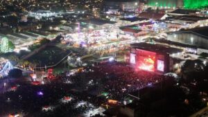 KENIA OS DESLUMBRA A MILES CON UNA NOCHE DE POP SIN LÍMITES EN FENAPO 2026