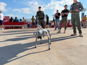 PERROS ROBOT SE SUMAN A LAS LABORES DE VIGILANCIA Y PREVENCIÓN
