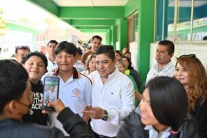 EL GOBERNADOR RICARDO GALLARDO PRESENTARÁ UNA INICIATIVA PARA REGULAR USO DE CELULARES Y PANTALLAS EN ESCUELAS