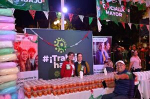 FAMILIAS POTOSINAS ESTÁN LISTAS PARA FESTEJAR EL GRITO DE INDEPENDENCIA EN PLAZA DE ARMAS