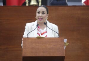 Exhortó a los 59 ayuntamientos del estado a implementar acciones para adopción responsable de animales domésticos.