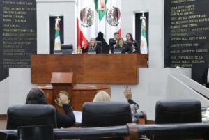 EN DIPUTACIÓN PERMANENTE SE DIO CUENTA DEL CÓMPUTO Y DECLARATORIA DE APROBACIÓN POR EL CONSTITUYENTE POTOSINO, DE MINUTA QUE MODIFICA DISPOSICIONES DE LA CONSTITUCIÓN POLÍTICA DEL ESTADO, EN MATERIA DE REQUISITOS PARA ACCEDER A TITULARIDAD DE LA FISCALÍA GENERAL DEL ESTADO
