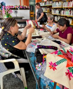 Impulsan el bordado tének y tenango en Tamazunchale
