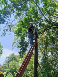 Gobierno municipal refuerza alumbrado público en las comunidades