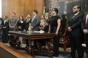 SE LLEVÓ A CABO LA SESIÓN SOLEMNE, EN CONMEMORACIÓN DEL BICENTENARIO DE LA PROMULGACIÓN DE LA CONSTITUCIÓN POLÍTICA DEL ESTADO DE 1826