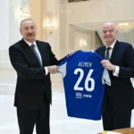 Infantino viaja a Azerbaiyán en medio de polémica por el retorno de Rusia a la competición