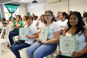 Constancias del ICAT respaldan capacitación para empleo y autoempleo