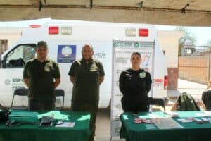 Guardia Civil Estatal acerca servicios de seguridad y prevención a los Gómez