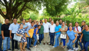 Docentes de Axtla agradecen rehabilitación de escuela tras 50 años de espera