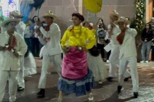 DANZA FOLCLÓRICA XOCHITINI SE PRESENTÓ EN VILLA DE REYES