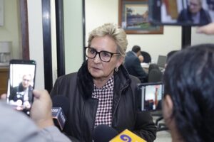 LA PROBLEMÁTICA EN MATERIA DE ATENCIÓN A LA SALUD DEBE SER RESUELTA POR LA FEDERACIÓN, YA QUE CENTRALIZÓ EL SISTEMA DE SALUD Y LE RETIRÓ PRESUPUESTO A LOS ESTADOS