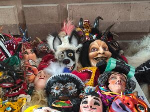 RECONOCEN A ARTISTAS MASCAREROS DE 14 PAÍSES EN EL 3ER ENCUENTRO INTERNACIONAL DE ARTISTAS MASCAREROS 2026